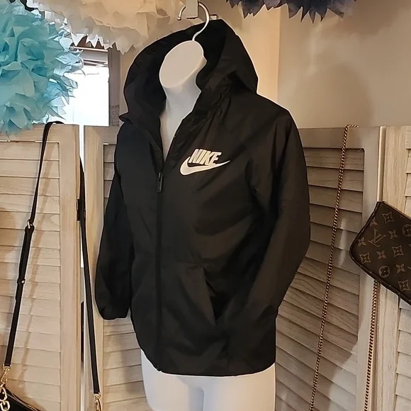 Nike brand kids jacket - Picture 2 of 8
